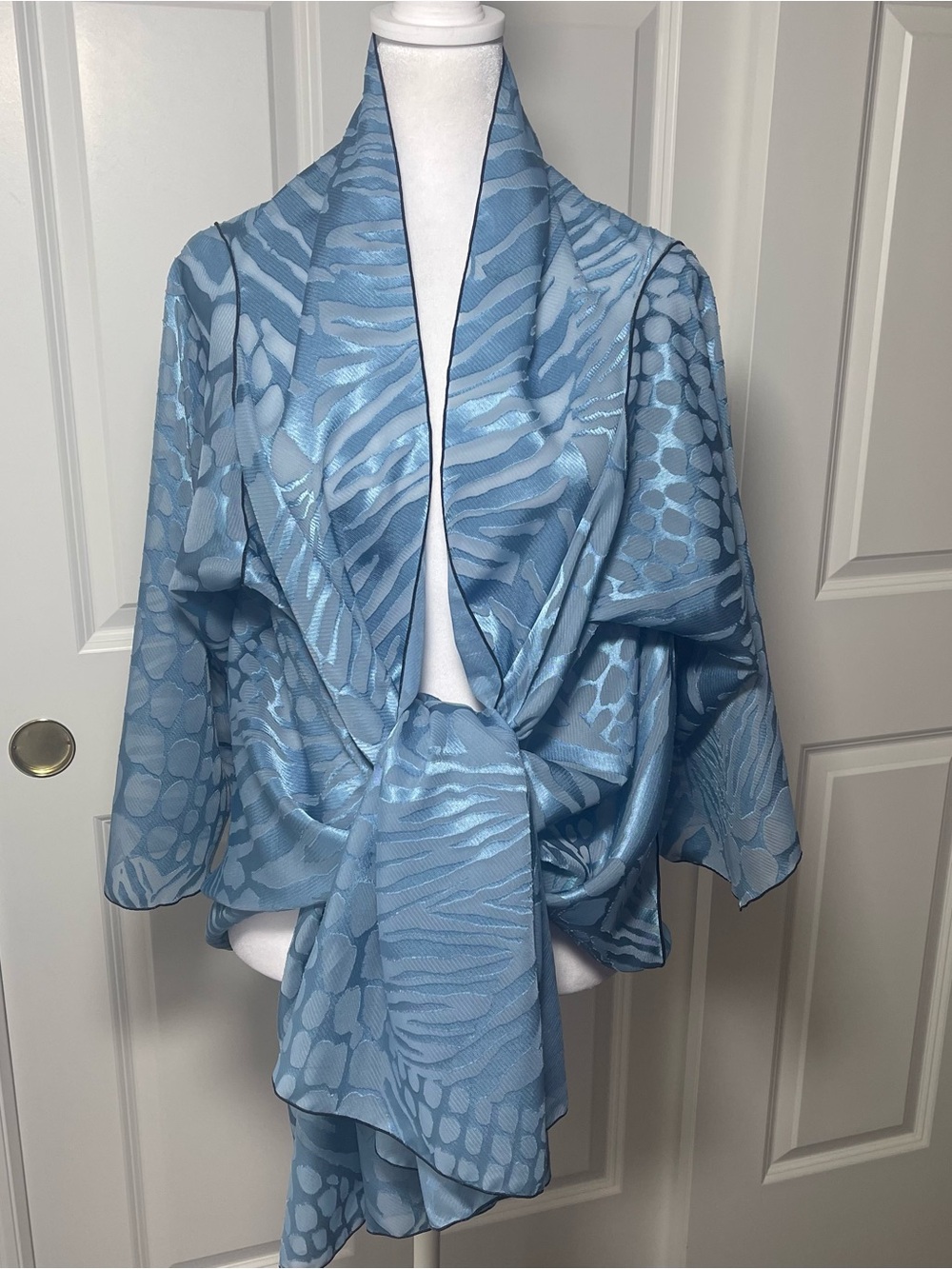 Caron Miller Blue Jacquard Chiffon Topper Wrap Scarf Sheer Burnout 3/4 Sleeve OS - Picture 3 of 17